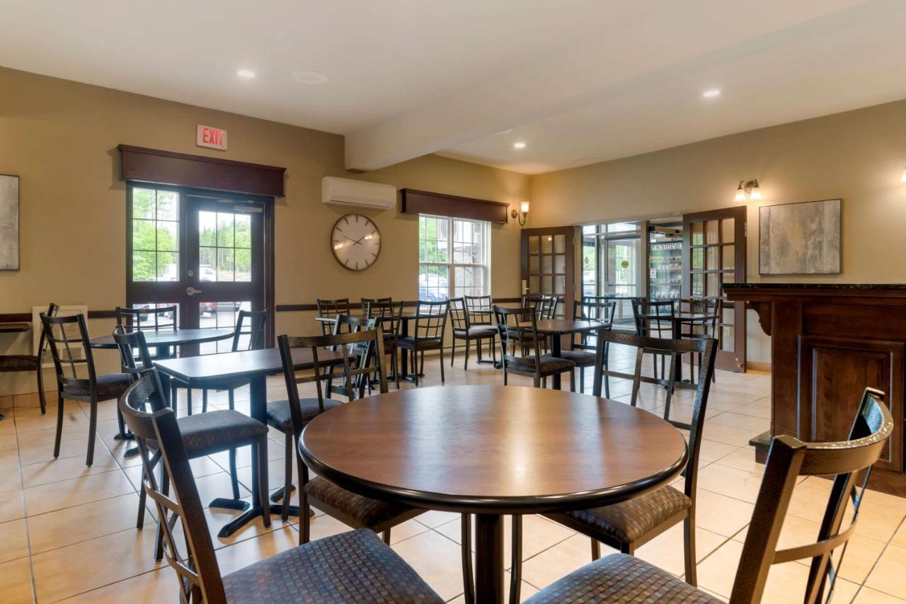 Best Western Plus Fredericton Hotel & Suites Exterior photo