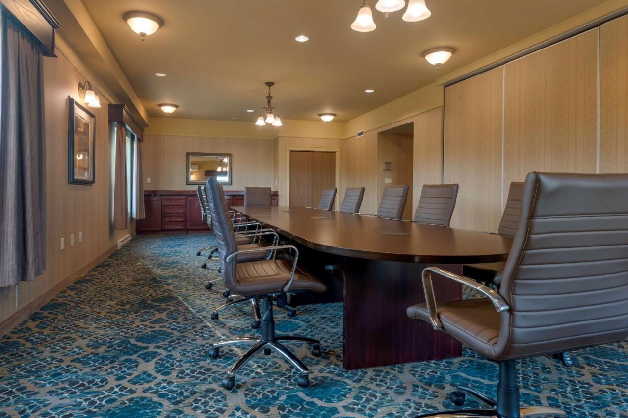 Best Western Plus Fredericton Hotel & Suites Exterior photo