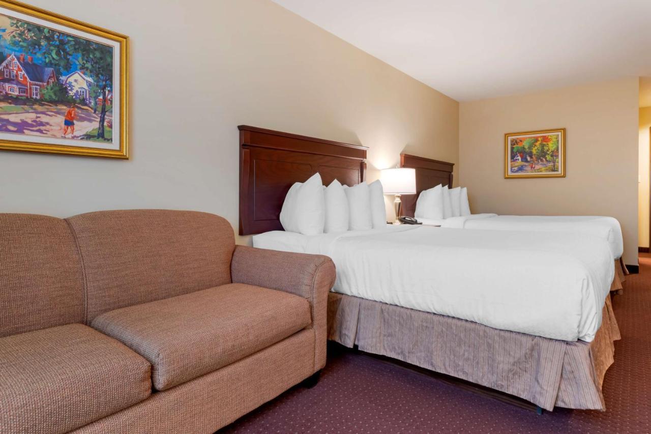 Best Western Plus Fredericton Hotel & Suites Exterior photo