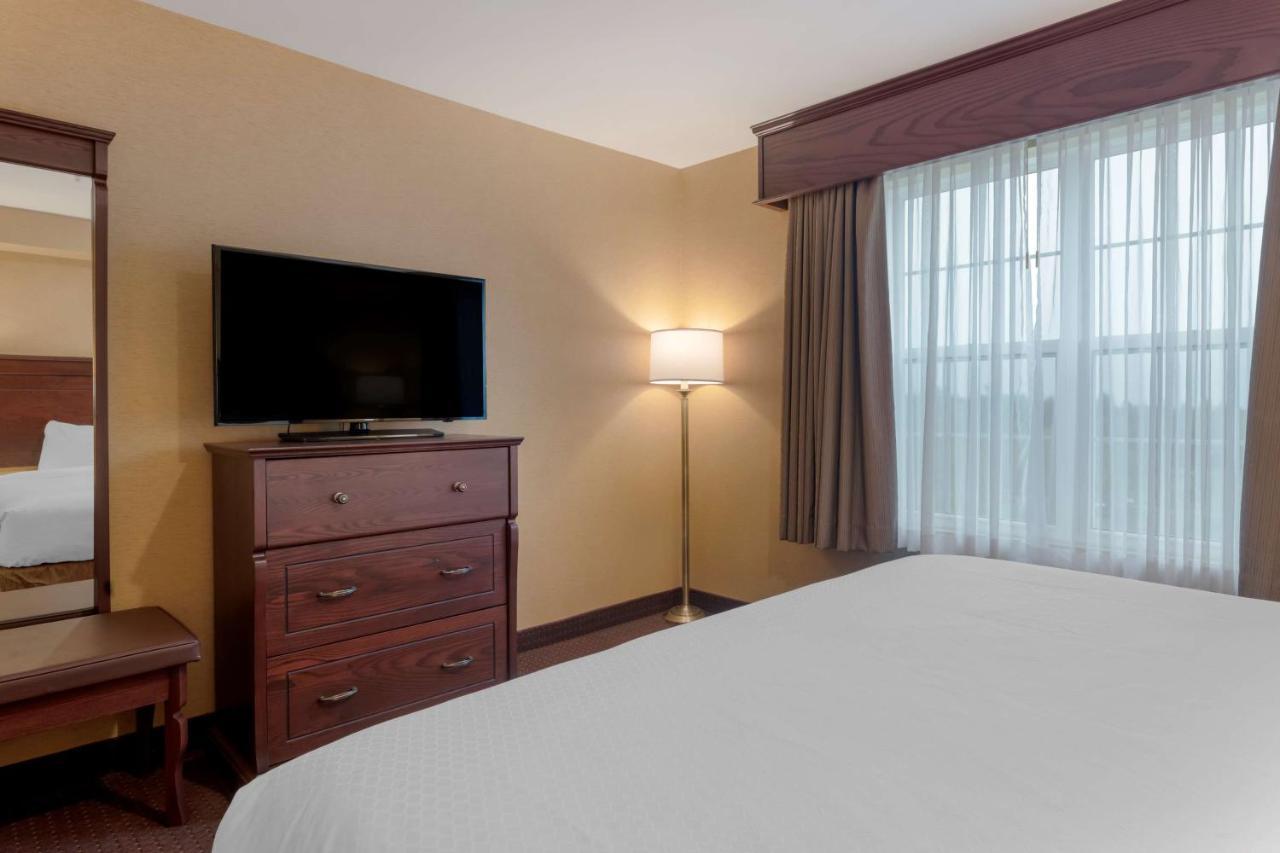 Best Western Plus Fredericton Hotel & Suites Exterior photo