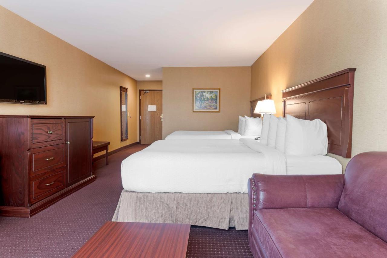 Best Western Plus Fredericton Hotel & Suites Exterior photo
