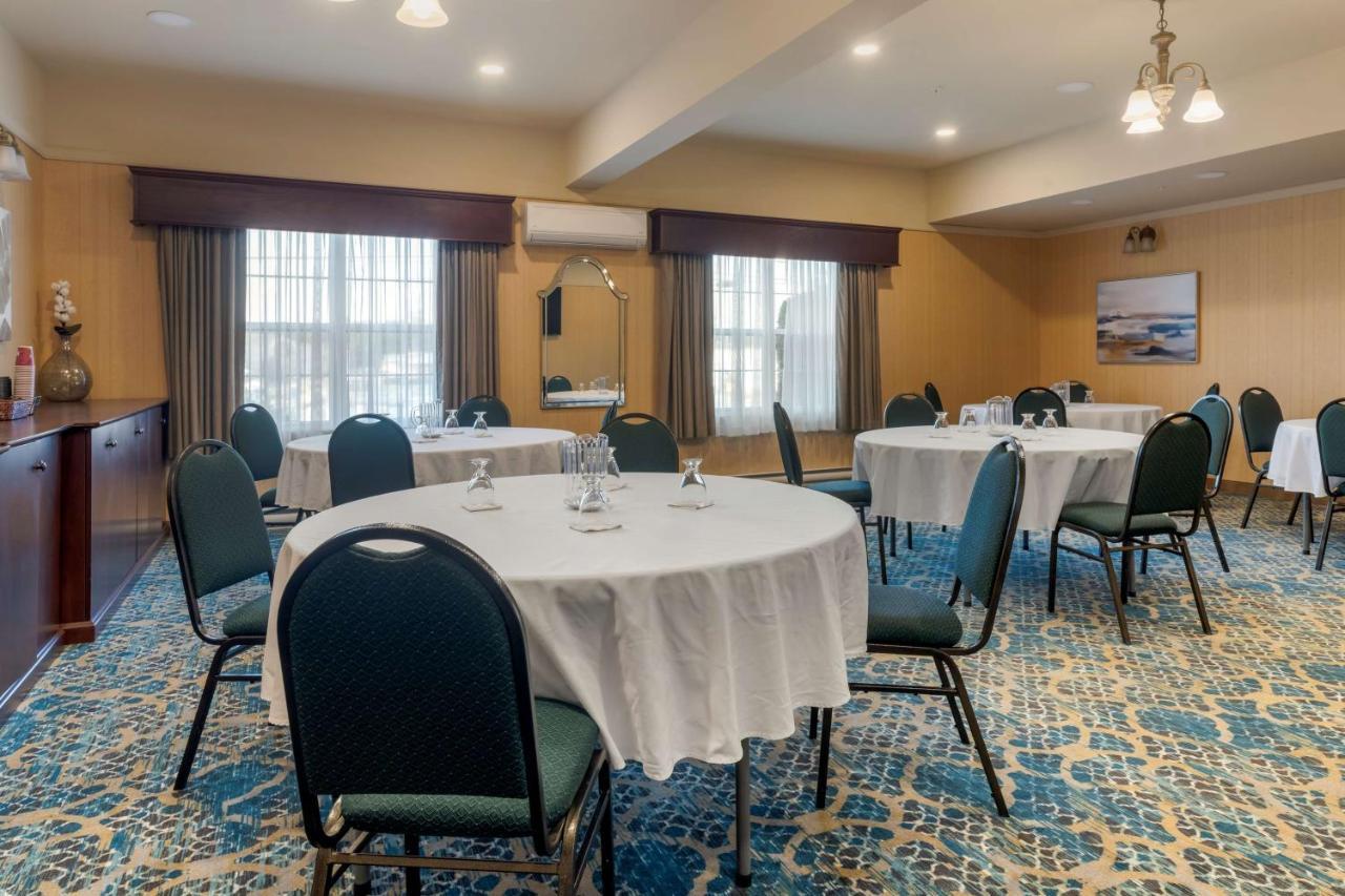 Best Western Plus Fredericton Hotel & Suites Exterior photo
