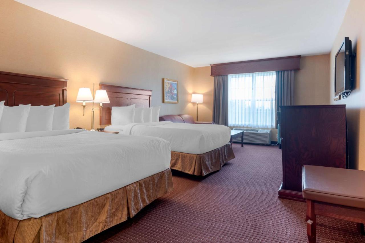 Best Western Plus Fredericton Hotel & Suites Exterior photo
