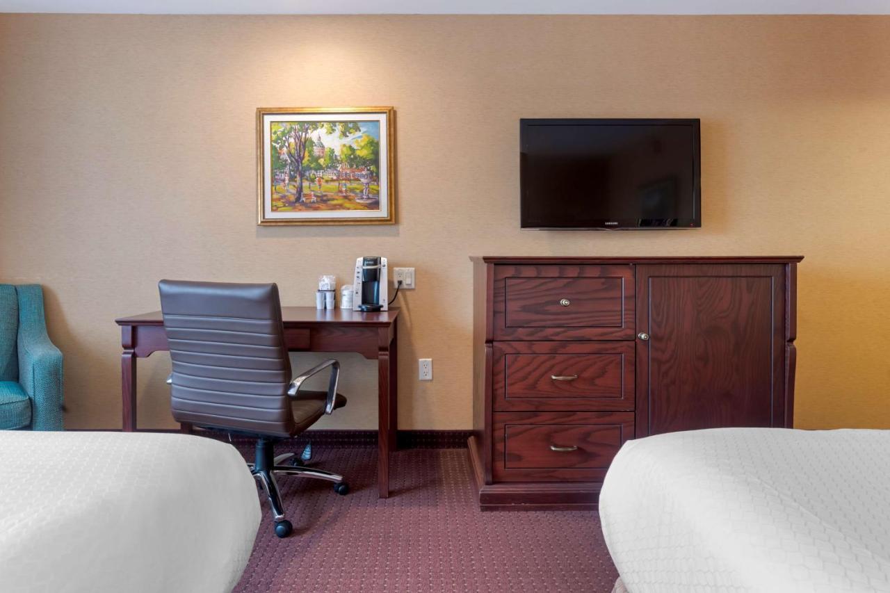 Best Western Plus Fredericton Hotel & Suites Exterior photo