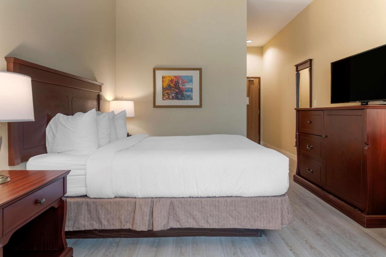Best Western Plus Fredericton Hotel & Suites Exterior photo