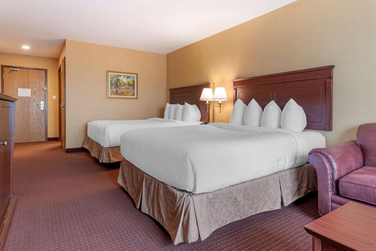 Best Western Plus Fredericton Hotel & Suites Exterior photo