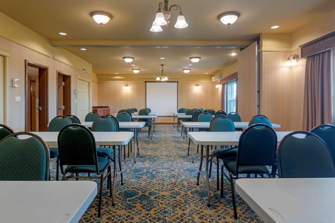 Best Western Plus Fredericton Hotel & Suites Exterior photo
