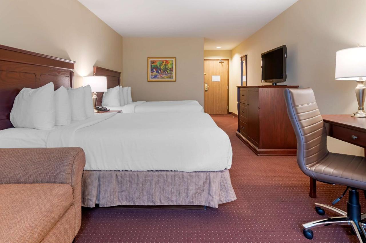 Best Western Plus Fredericton Hotel & Suites Exterior photo