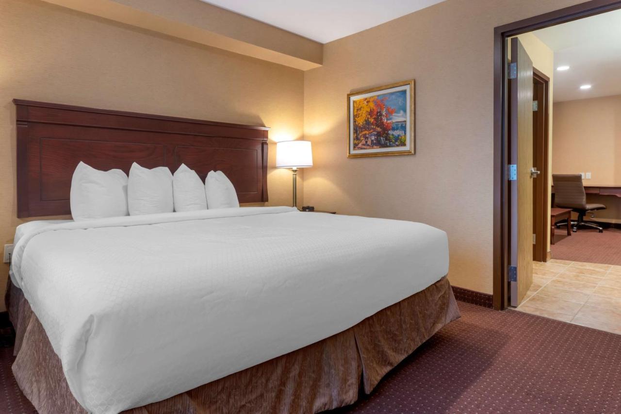 Best Western Plus Fredericton Hotel & Suites Exterior photo