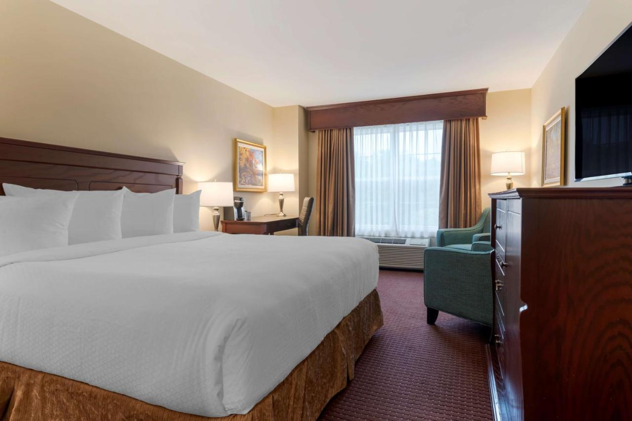 Best Western Plus Fredericton Hotel & Suites Exterior photo