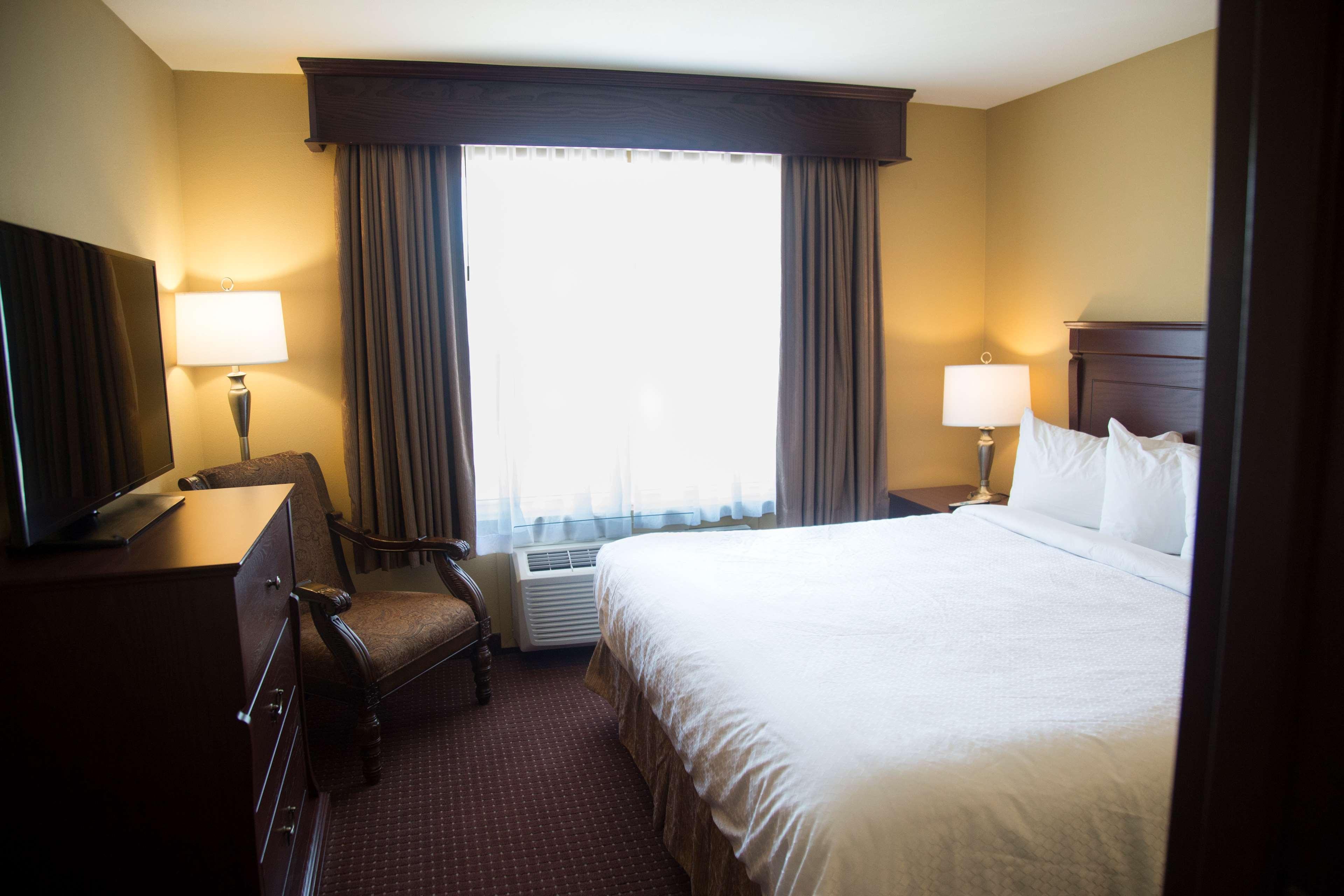 Best Western Plus Fredericton Hotel & Suites Exterior photo