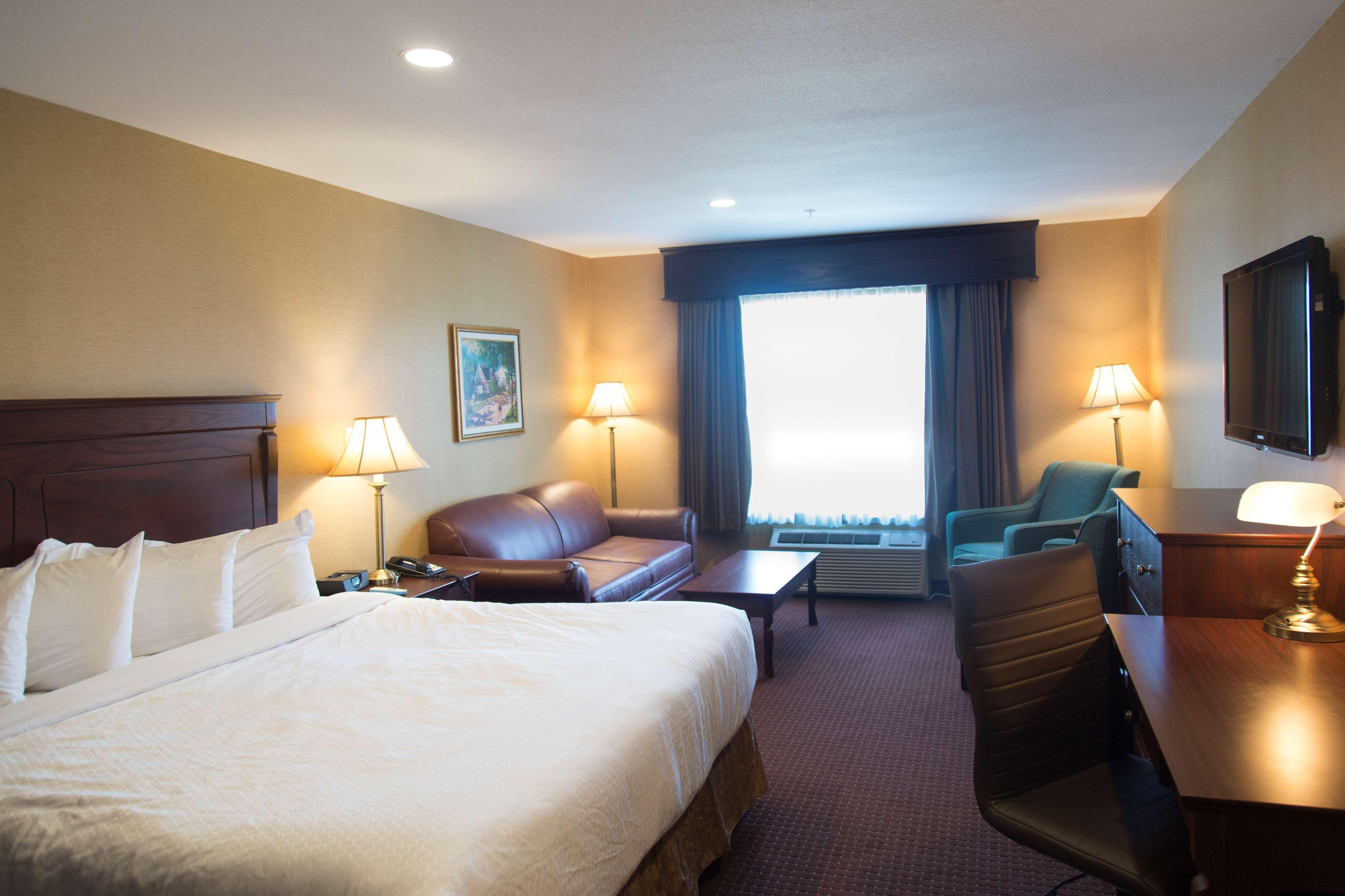 Best Western Plus Fredericton Hotel & Suites Exterior photo