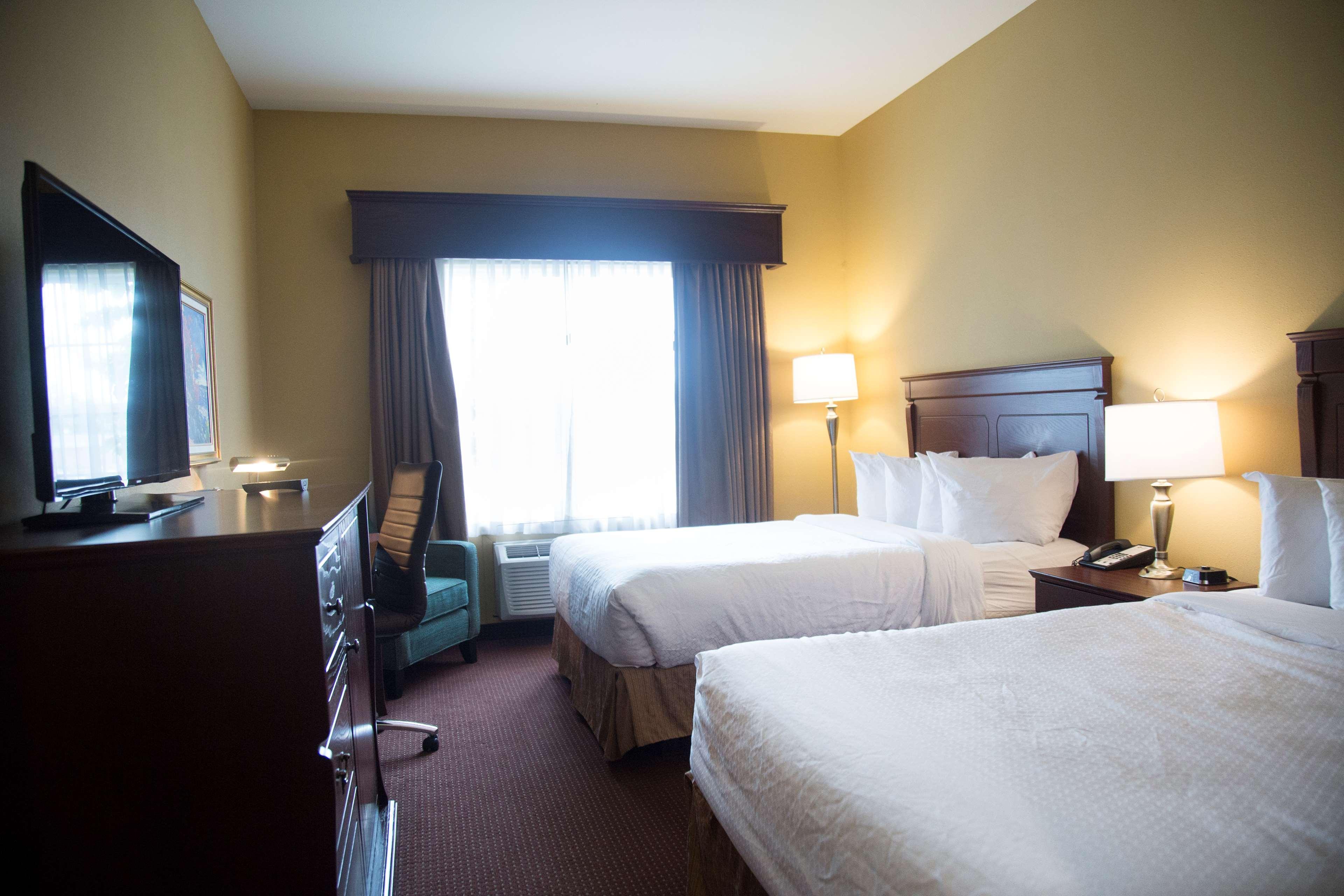 Best Western Plus Fredericton Hotel & Suites Exterior photo