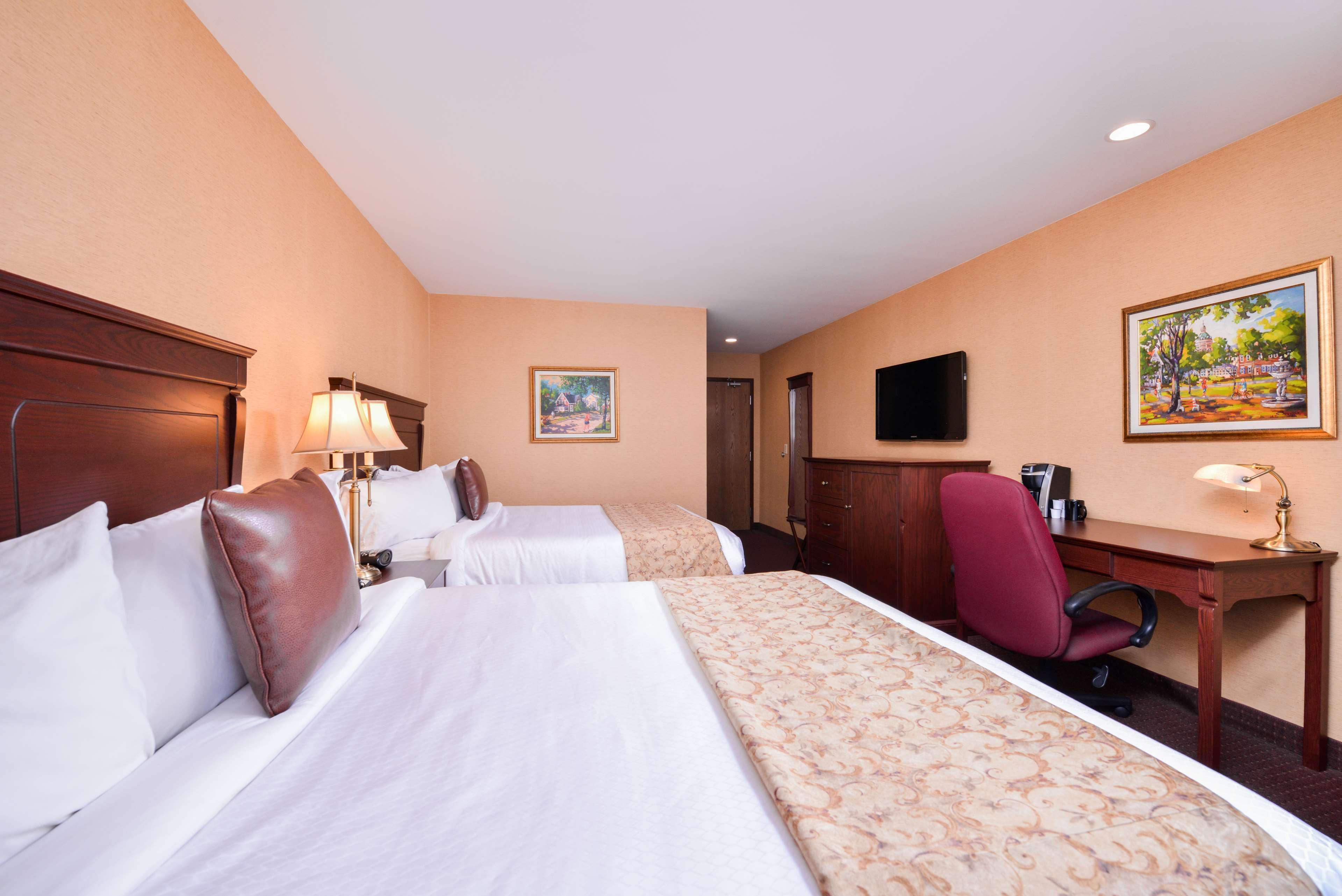 Best Western Plus Fredericton Hotel & Suites Exterior photo