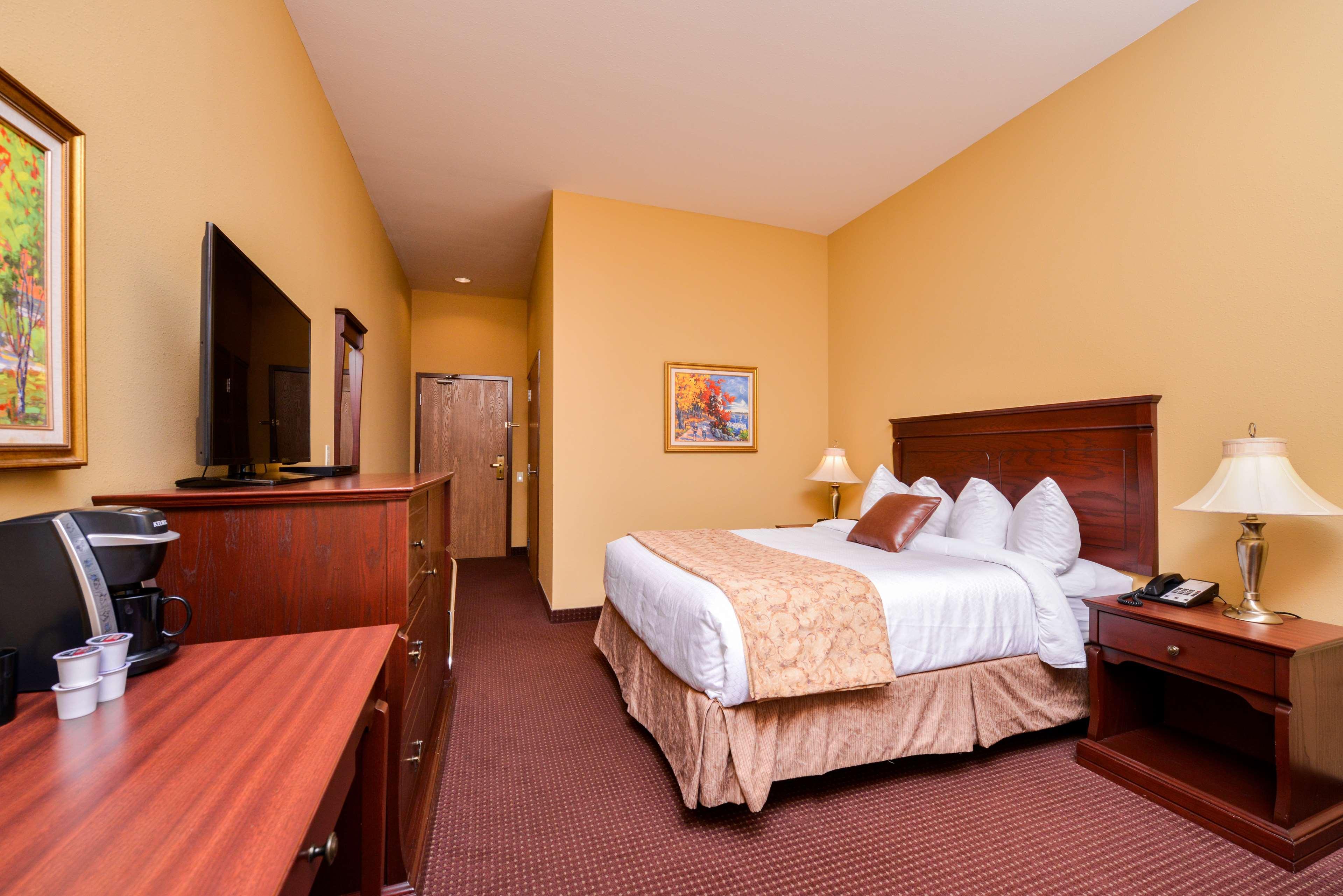 Best Western Plus Fredericton Hotel & Suites Exterior photo