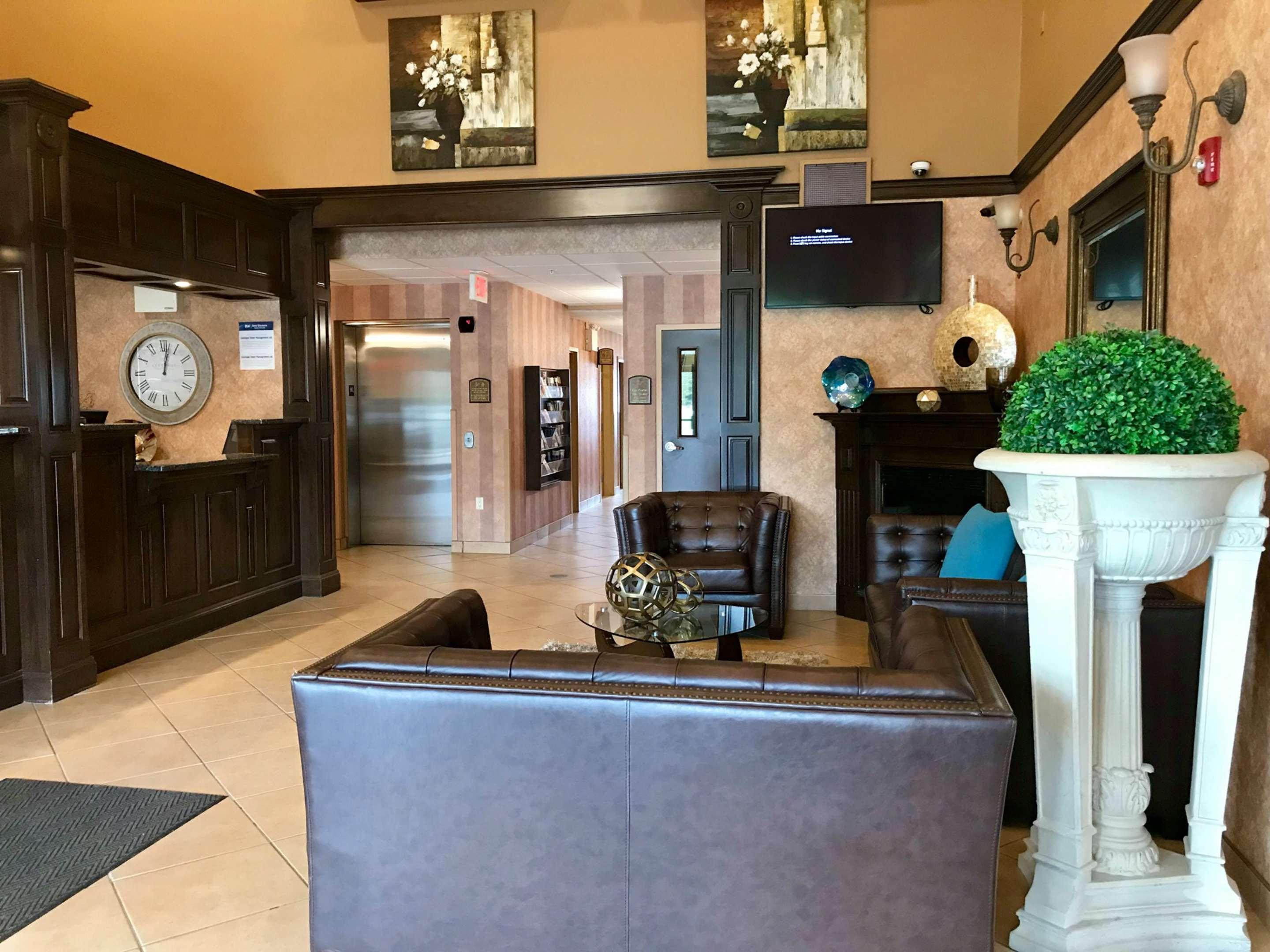 Best Western Plus Fredericton Hotel & Suites Exterior photo
