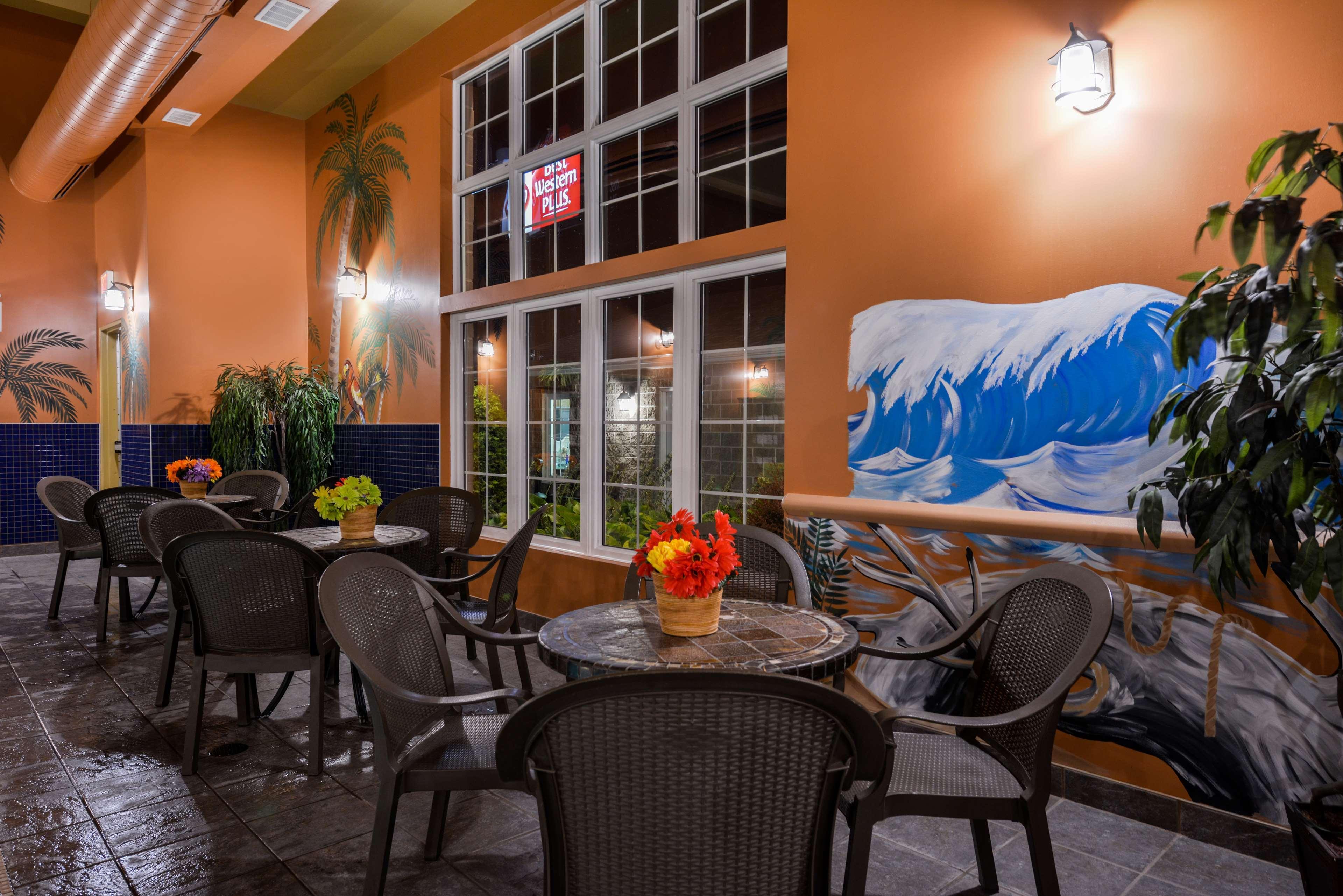 Best Western Plus Fredericton Hotel & Suites Exterior photo